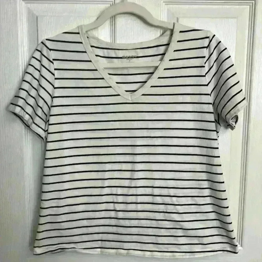 Old Navy everywear white black striped vneck tshirt